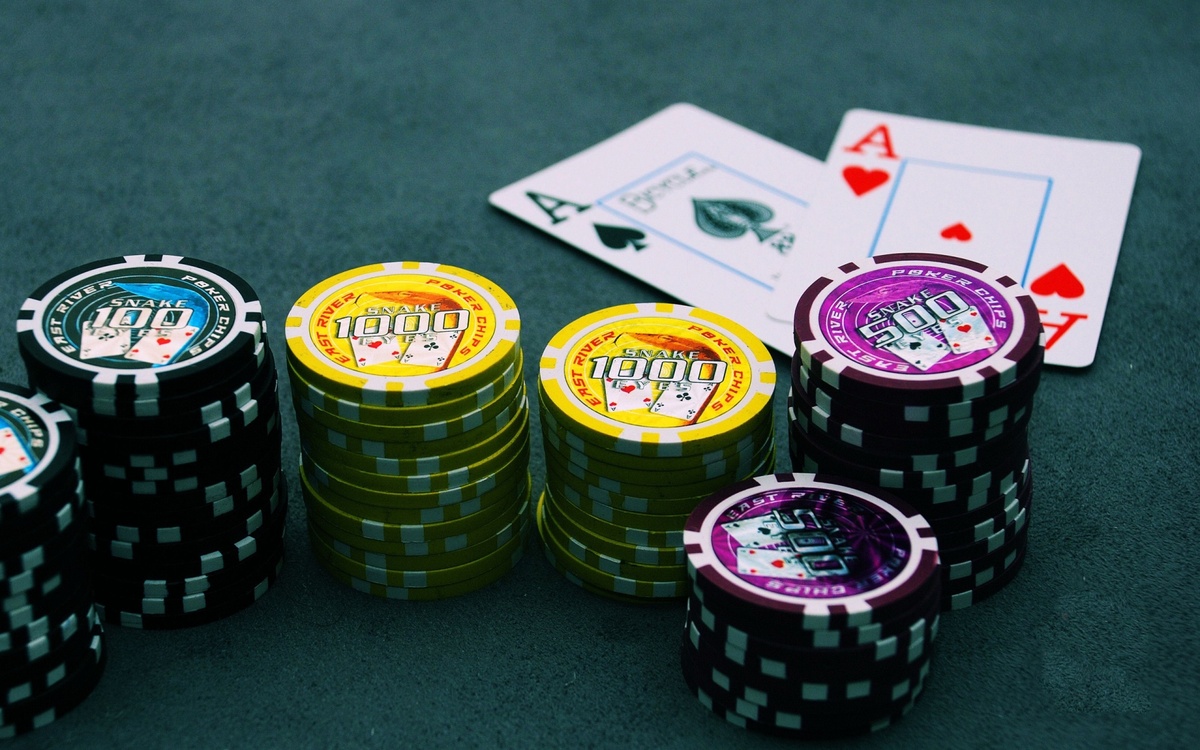 bCasino کھلاڑیوں کے لیے لائیو کیسینو سیکشن